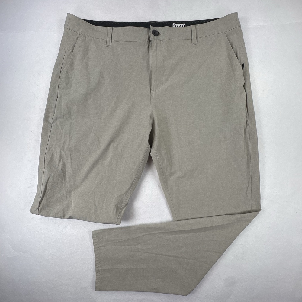 Vuori Aim Pants Mens 38x31 Khaki Stretch Performance Golf Travel Chino